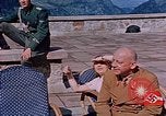 Immagine di Nazi ufficiali militari su Berghof terrazza Germania, 1940, secondo 13 filmato di repertorio 65675048085