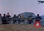 Immagine di Nazi ufficiali militari su Berghof terrazza Germania, 1940, secondo 24 filmato di repertorio 65675048085