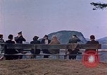 Immagine di Nazi ufficiali militari su Berghof terrazza Germania, 1940, secondo 25 filmato di repertorio 65675048085