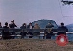 Immagine di Nazi ufficiali militari su Berghof terrazza Germania, 1940, secondo 26 filmato di repertorio 65675048085