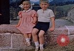 Immagine di Nazi ufficiali militari su Berghof terrazza Germania, 1940, secondo 29 filmato di repertorio 65675048085