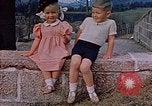 Immagine di Nazi ufficiali militari su Berghof terrazza Germania, 1940, secondo 31 filmato di repertorio 65675048085