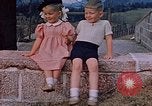 Immagine di Nazi ufficiali militari su Berghof terrazza Germania, 1940, secondo 32 filmato di repertorio 65675048085