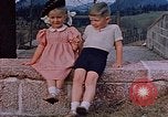 Immagine di Nazi ufficiali militari su Berghof terrazza Germania, 1940, secondo 33 filmato di repertorio 65675048085