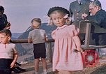 Immagine di Nazi ufficiali militari su Berghof terrazza Germania, 1940, secondo 38 filmato di repertorio 65675048085