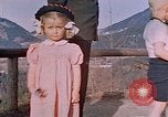 Immagine di Nazi ufficiali militari su Berghof terrazza Germania, 1940, secondo 44 filmato di repertorio 65675048085