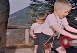 Immagine di Nazi ufficiali militari su Berghof terrazza Germania, 1940, secondo 47 filmato di repertorio 65675048085