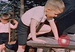 Immagine di Nazi ufficiali militari su Berghof terrazza Germania, 1940, secondo 48 filmato di repertorio 65675048085
