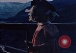 Immagine di Nazi ufficiali militari su Berghof terrazza Germania, 1940, secondo 52 filmato di repertorio 65675048085