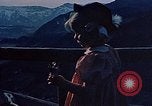Immagine di Nazi ufficiali militari su Berghof terrazza Germania, 1940, secondo 55 filmato di repertorio 65675048085