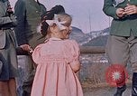Immagine di Nazi ufficiali militari su Berghof terrazza Germania, 1940, secondo 58 filmato di repertorio 65675048085