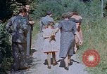 Immagine di Gli amici e la famiglia di Eva Braun in un itinerario Germania, 1940, secondo 22 filmato di repertorio 65675048088