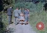 Immagine di Gli amici e la famiglia di Eva Braun in un itinerario Germania, 1940, secondo 26 filmato di repertorio 65675048088