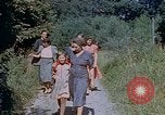 Immagine di Gli amici e la famiglia di Eva Braun in un itinerario Germania, 1940, secondo 30 filmato di repertorio 65675048088