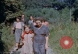 Immagine di Gli amici e la famiglia di Eva Braun in un itinerario Germania, 1940, secondo 32 filmato di repertorio 65675048088