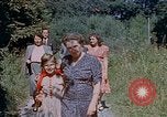 Immagine di Gli amici e la famiglia di Eva Braun in un itinerario Germania, 1940, secondo 33 filmato di repertorio 65675048088