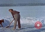 Image Eva Braun patinage sur glace Allemagne, 1940, de la seconde 8 séquences d'archives historiques vidéo 65675048101