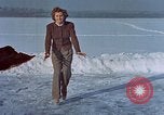 Image Eva Braun patinage sur glace Allemagne, 1940, de la seconde 13 séquences d'archives historiques vidéo 65675048101