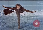 Image Eva Braun patinage sur glace Allemagne, 1940, de la seconde 14 séquences d'archives historiques vidéo 65675048101
