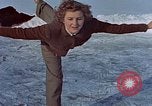Image Eva Braun patinage sur glace Allemagne, 1940, de la seconde 16 séquences d'archives historiques vidéo 65675048101