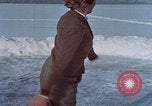 Image Eva Braun patinage sur glace Allemagne, 1940, de la seconde 17 séquences d'archives historiques vidéo 65675048101