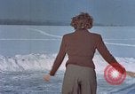 Image Eva Braun patinage sur glace Allemagne, 1940, de la seconde 18 séquences d'archives historiques vidéo 65675048101