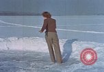 Image Eva Braun patinage sur glace Allemagne, 1940, de la seconde 20 séquences d'archives historiques vidéo 65675048101