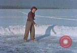 Image Eva Braun patinage sur glace Allemagne, 1940, de la seconde 22 séquences d'archives historiques vidéo 65675048101