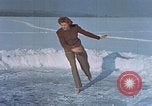 Image Eva Braun patinage sur glace Allemagne, 1940, de la seconde 23 séquences d'archives historiques vidéo 65675048101