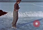 Image Eva Braun patinage sur glace Allemagne, 1940, de la seconde 25 séquences d'archives historiques vidéo 65675048101