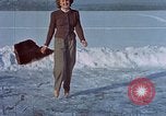 Image Eva Braun patinage sur glace Allemagne, 1940, de la seconde 26 séquences d'archives historiques vidéo 65675048101