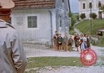 Image Adolf Hitler visites son enfance l'école Fischlham Autriche, 1938, de la seconde 12 séquences d'archives historiques vidéo 65675048103