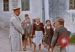 Image Adolf Hitler visites son enfance l'école Fischlham Autriche, 1938, de la seconde 24 séquences d'archives historiques vidéo 65675048103