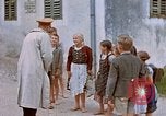 Image Adolf Hitler visites son enfance l'école Fischlham Autriche, 1938, de la seconde 30 séquences d'archives historiques vidéo 65675048103