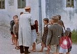 Image Adolf Hitler visites son enfance l'école Fischlham Autriche, 1938, de la seconde 32 séquences d'archives historiques vidéo 65675048103