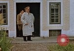 Image Adolf Hitler visites son enfance l'école Fischlham Autriche, 1938, de la seconde 52 séquences d'archives historiques vidéo 65675048103