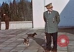 Standbild Adolf Hitler am Berghof Bayern Deutschland, 1940, aus Sekunde 4 historischem Filmmaterial Videoclip 65675048104
