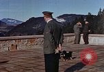 Standbild Adolf Hitler am Berghof Bayern Deutschland, 1940, aus Sekunde 9 historischem Filmmaterial Videoclip 65675048104