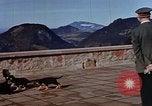 Standbild Adolf Hitler am Berghof Bayern Deutschland, 1940, aus Sekunde 14 historischem Filmmaterial Videoclip 65675048104