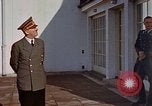 Standbild Adolf Hitler am Berghof Bayern Deutschland, 1940, aus Sekunde 20 historischem Filmmaterial Videoclip 65675048104