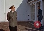 Standbild Adolf Hitler am Berghof Bayern Deutschland, 1940, aus Sekunde 22 historischem Filmmaterial Videoclip 65675048104