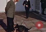 Standbild Adolf Hitler am Berghof Bayern Deutschland, 1940, aus Sekunde 28 historischem Filmmaterial Videoclip 65675048104