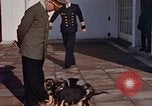 Standbild Adolf Hitler am Berghof Bayern Deutschland, 1940, aus Sekunde 30 historischem Filmmaterial Videoclip 65675048104