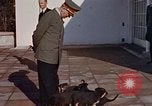 Standbild Adolf Hitler am Berghof Bayern Deutschland, 1940, aus Sekunde 31 historischem Filmmaterial Videoclip 65675048104