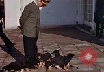Standbild Adolf Hitler am Berghof Bayern Deutschland, 1940, aus Sekunde 32 historischem Filmmaterial Videoclip 65675048104