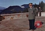 Standbild Adolf Hitler am Berghof Bayern Deutschland, 1940, aus Sekunde 44 historischem Filmmaterial Videoclip 65675048104