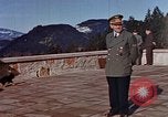 Standbild Adolf Hitler am Berghof Bayern Deutschland, 1940, aus Sekunde 46 historischem Filmmaterial Videoclip 65675048104
