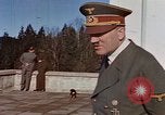 Standbild Adolf Hitler am Berghof Bayern Deutschland, 1940, aus Sekunde 50 historischem Filmmaterial Videoclip 65675048104