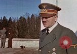 Standbild Adolf Hitler am Berghof Bayern Deutschland, 1940, aus Sekunde 51 historischem Filmmaterial Videoclip 65675048104