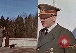 Standbild Adolf Hitler am Berghof Bayern Deutschland, 1940, aus Sekunde 52 historischem Filmmaterial Videoclip 65675048104